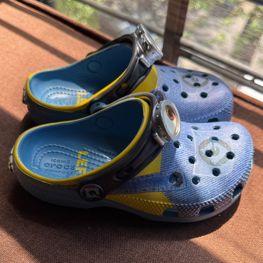 Crocs Minions